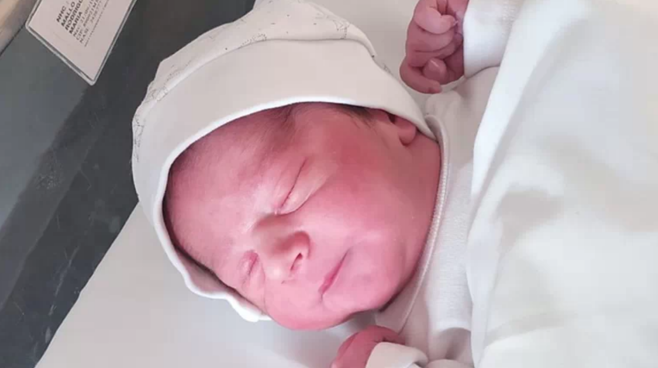 Iker, el primer bebé del año en Galicia
