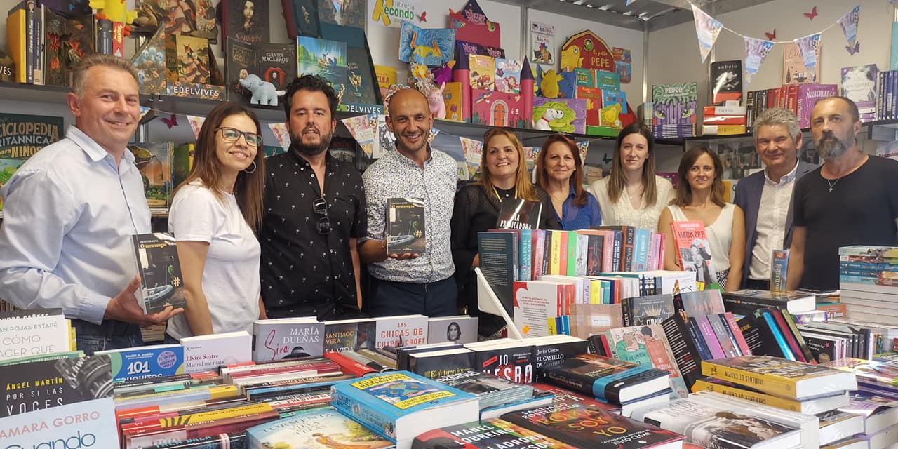 La Feria del Libro llega a Porriño con la participación de cinco librerías y una treintena de autores