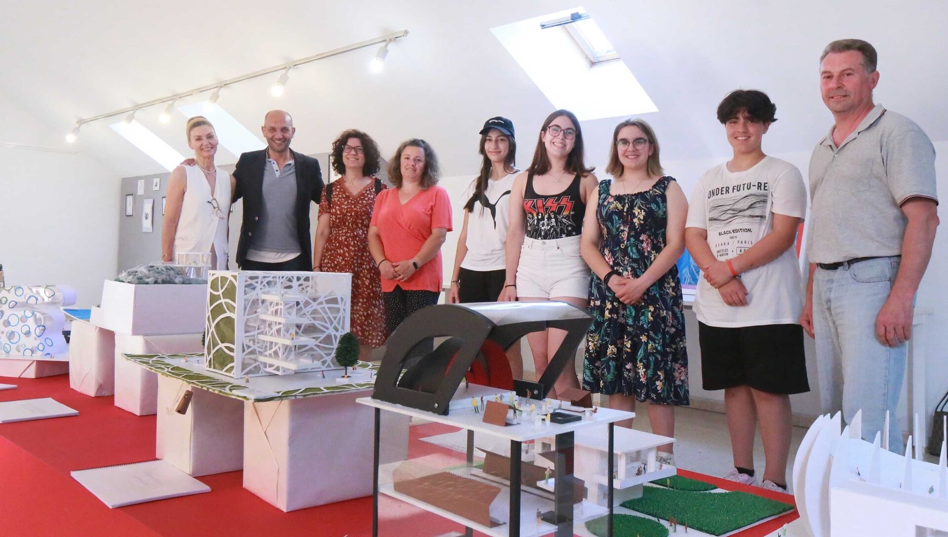 El alumnado del IES Ribeira do Louro expone sus trabajos en el Centro Cultural